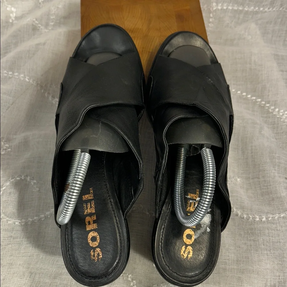 Sorel almost NEW soft glove leather slide in stacked heel sandals